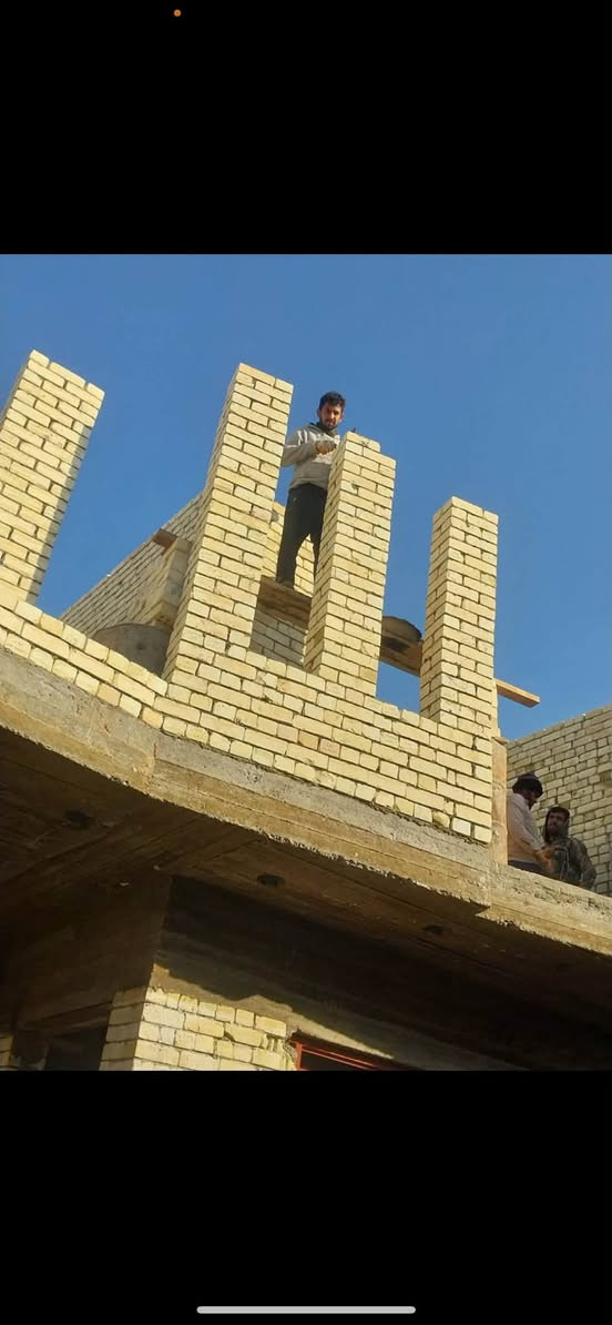 كادر بناء متكون من ٣ خلفات دقه بل عمل سرعه بل انجاز شغل نضيف ودرجه اولى شغل كله مساطر وكبان وخيط وشاهول وزن مضبوط تنضيف البيت التزام بل كلام سعار مناسبه استفسار اكثر ***********
