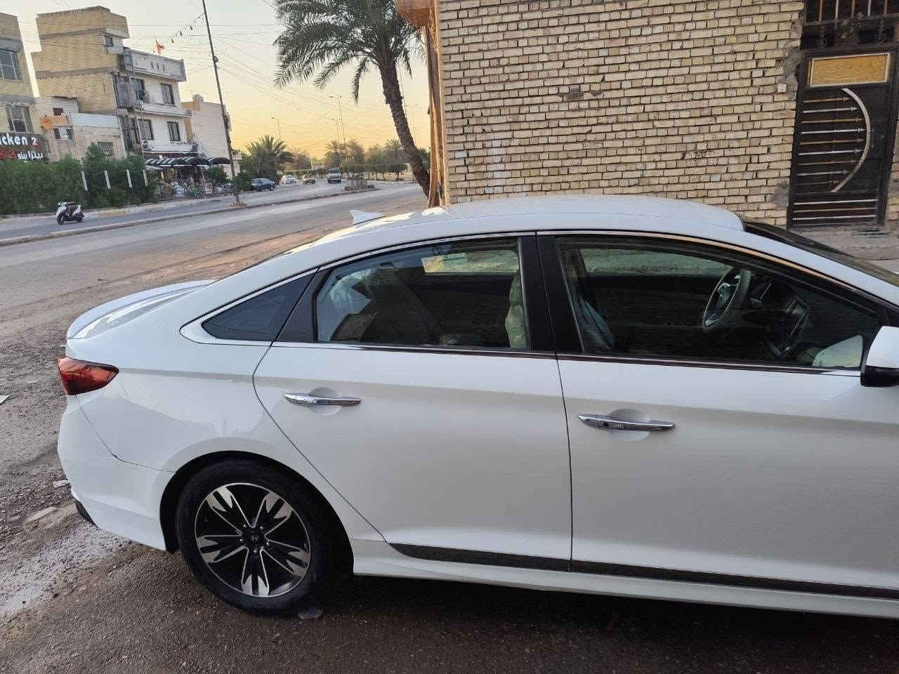 السلام عليكم 
سوناتا 2019
مكينه 2400
رقم سلمانيه الدولي 
فووول موصفات 
بصمه  
كشن كهرباء 
كشنات تدفئه
كأمره دواره 
جنطه كهرباء 
رادار 
نقطه عمياء 
أشاير بل مري 
شاحن واير ليس 
فول تحكمات استيرن 
قطعتين تبريد 
وبعد بيه هواي موصفات 
حادثه/ بلصور  
مكان السياره / بغداد الشعله 
رقم الهاتف /‏‪***********‬‏
السعر / 128 و بيها مجال بسيط
