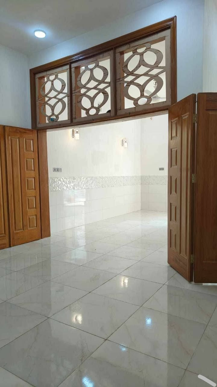 سلام عليكم بيع مستعجل امانت الله بناء ع أيدي درجه اول كله صب جسور واساس كله رفت شرط بناءجناي   100 متر
سعر 92 طابو صرف سند بسمي حي الميلاد الجديد بصف الشارع العام بالحولي
 مفتوح عل شارع العام قرب الجسر الأخضر مال العبور مكانه كلش حلوه  
بسمي مباشر  ثاني يوم مداور 
غرفة وصالة ومطبخ واستقبال مفتوح ع صاله  وصحيات وطارمه 
بناء جديد 2026 بناء جناي درجة اولى  شارع 15 تبليط ورصيف كاعد يشتغلون بي مدرس بصفه وسوك بكفاه موقع يخبل وكلش حلو امانت الله بس عرصته ب 62 ماخذه بيع مستعجل 
 مفتوح على شارع 60 خامس بيت عن شارع 60
***********
سلام عليكم بيع مستعجل امانت الله بناء ع أيدي درجه اول كله صب جسور واساس كله رفت شرط بناءجناي   100 متر
