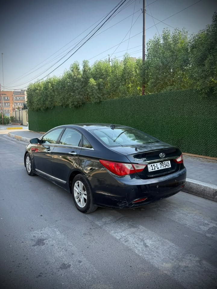 هونداي سوناتا وارد امريكي2011 محرك2400 بيهاصبغ بنيد وباب السايق  ويوجد جراد بسيط السعر79$  مكاني بغداد.     ‭. ***********  /***********
