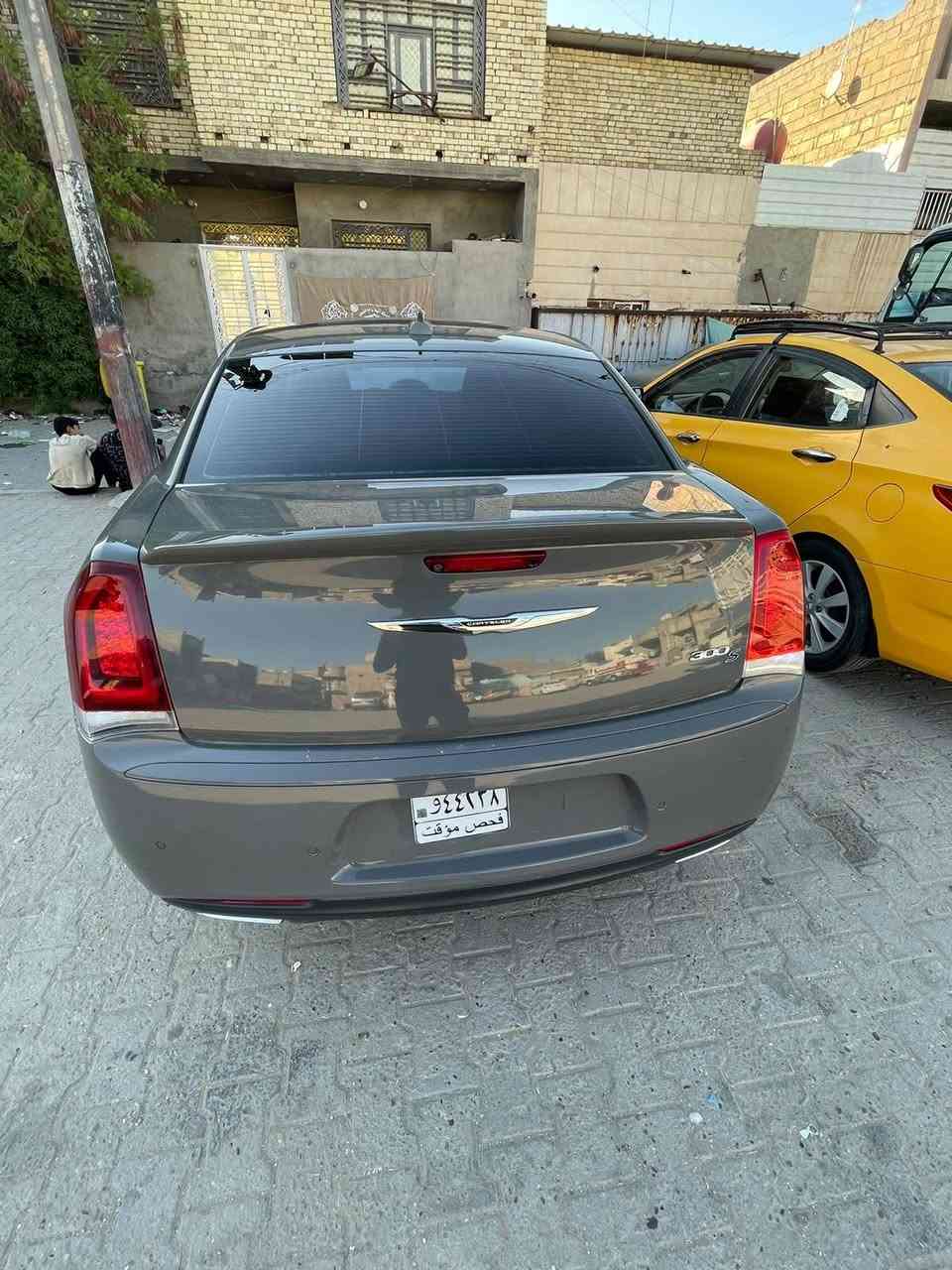 السلام عليكم كرايسلر ٣٠٠ محرك ٦سلندر 
موديل ٢٠١٨ 
تحويل بسم المشتري دخول جديد ضباط حراه 
 حادثها جاملغ امامي بدون يرباك 
صوار الحادث بل منشور 
مكاني بغداد  رقم الهاتف ***********
سعر 227
