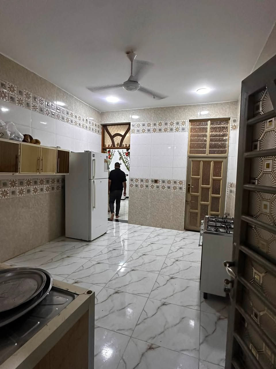 السلام عليكم بيت للبيع الكوت جديده نزلت الأقوس ع شارع 15
شارع البهادل 
المساحه175  غرفتين نوم 🛌 وصاله ومطبخ 
***********
