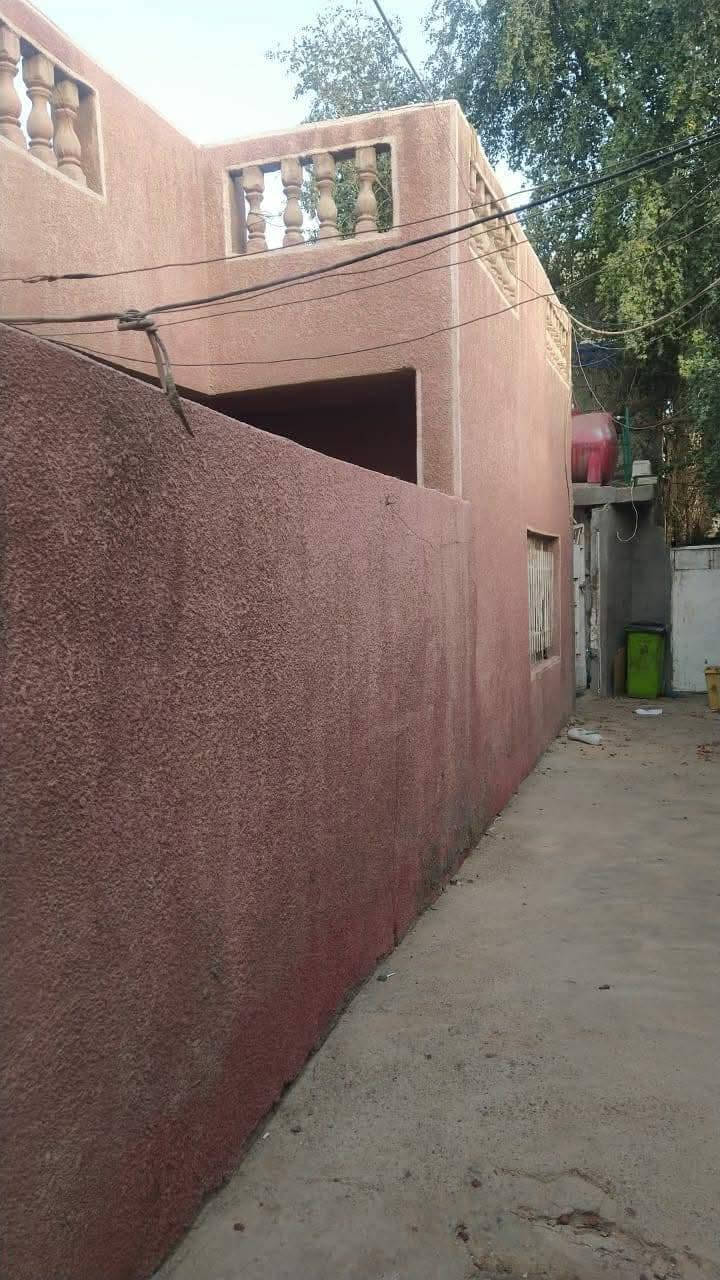 السلام عليكم 
بيت مساحه ١٨٠متر طابو صرف جسر ديالى قرب الصناعه.. البيت شوفه عينك 
وسعره مناسب جدا الراغب بالشراء الاتصال على الرقم ***********بيه واتساب
