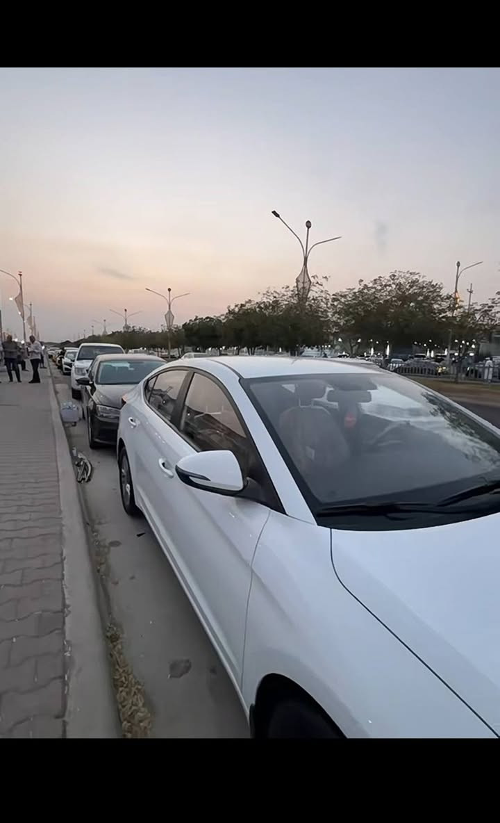 النترا ٢٠٢٠ خليجي ابيض ماشي حقيقي ٥٢الف كيلو مكفول من كلشي سياره كلين مابي كلشي رقم تليفون ***********
