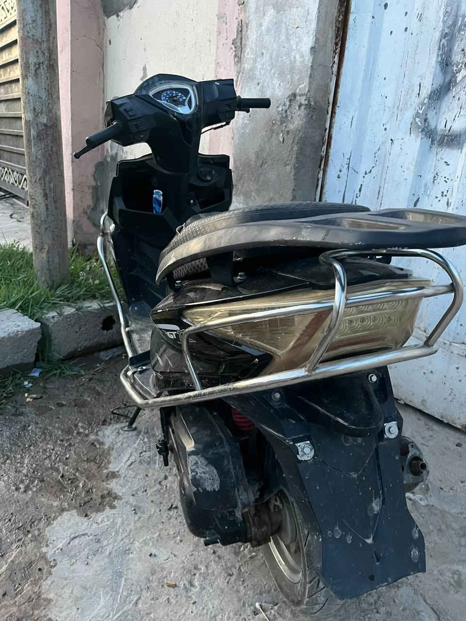 سكنس غير شغاله
الباقي كامل مكمل من كفرات وكلشي شغال 
ونضيف
المكان بعقوبه 
السعر 150الف وبيه مجال
***********
