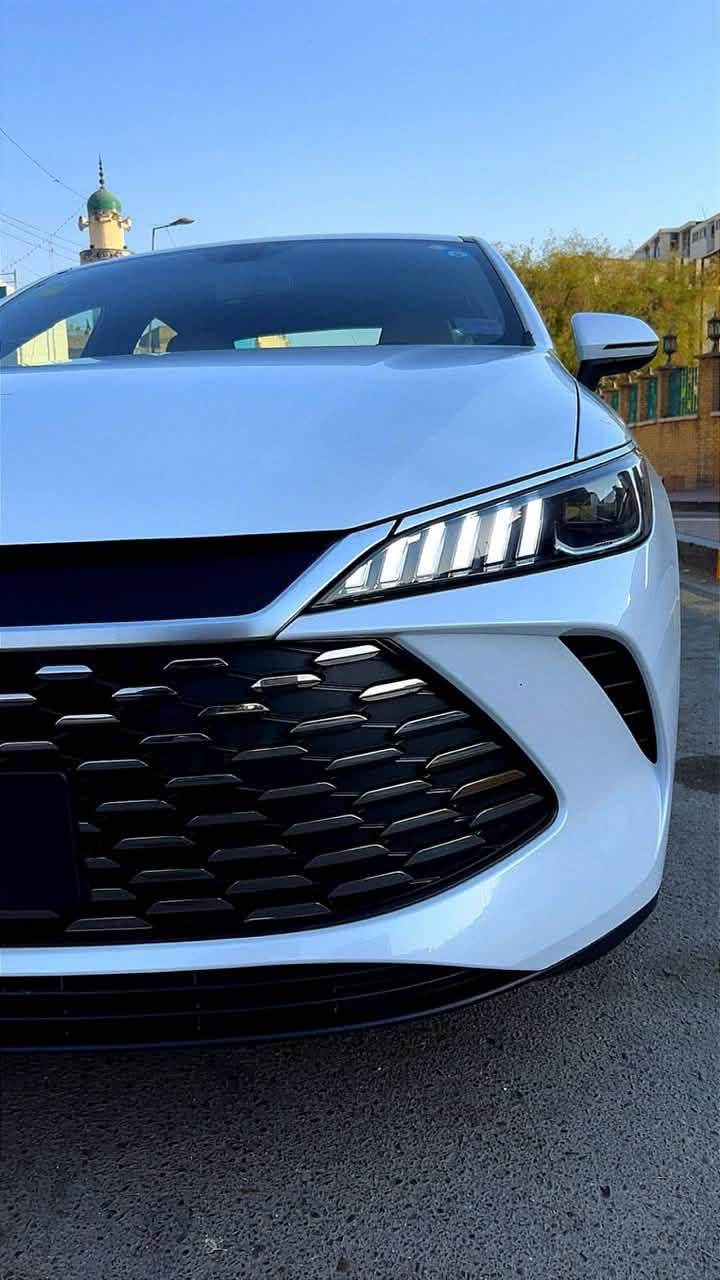السلام عليكم للبيع
BYD  QIN  PLUS

ماشيه الكلي 8000 كيلو وضع شركه 

كفاله عامه 

اليكم التافصيل 

المواصفات 
♣️خليجي 
♦️زيرو
♠️موديل 2025
♦️حساسات خلفيه
♣️حجم المحرك 1,5L
♦️شاشه اصليه 
♠️كامره خلفيه
♦️هند بريك كهرباء
♣️اوتو هولد
♦️مفتاح التشغيل بصمه
♠️تحكمات مقود
♦️مقول جلد حياكه ابيض 
♣️دخول ذكي
♦️اشاير بل مري
♠️المقاعد جلد
♦️ اناره داخليه LED
♣️ لد امامي LED
♦️بك لايت LED
♠️قطعتين تبريد
♦️كروس سرعة
♠️حجم الاطار 16
♦️مانع تزحلق

سياره على وضع الشركه 

عنوان 📍. بغداد 

للاستفسار 
(*********** )
