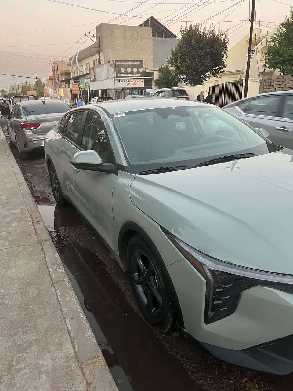 السلام عليكم
كيا كي فور ٢٠٢٥ 
السياره دخول جديد بعدها كاتي 
ضررها جاملغ فقط وحافة الباب بارد 
تحكمات ستيرين تشغيل بصمة تشغيل عن بعد هندبريك كهربائي 
السيارة احلى من الصور ماشية ٢٦٠٠ فقط 
لونها مميز 
شرط التحويل 
***********
***********
