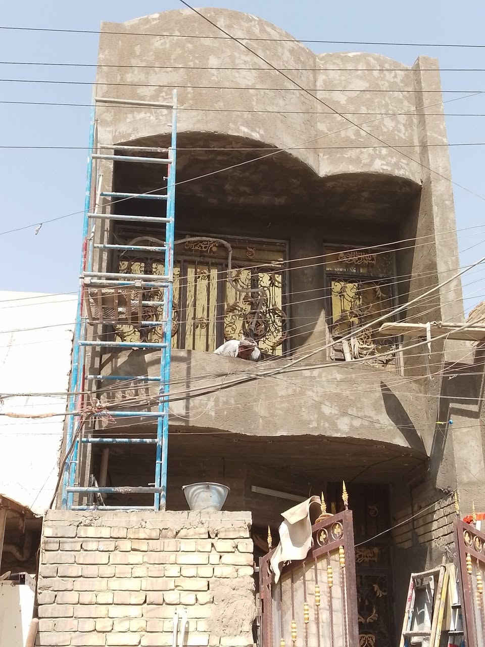 السلام عليكم لباخ مصري متفرغ حاليا شغل هندسي خشن وناعم داخلي وخارجي اسعار مناسبه مكاني بغداد رقم بي وتس ***********
