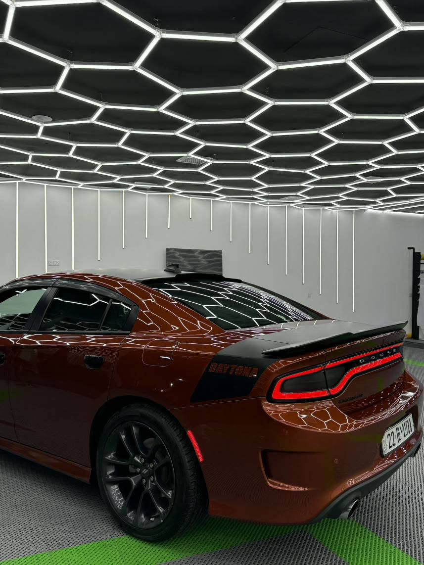 فقط للبيع فقط
جارجر  5.7 / DAYTONA 
 دايتونا اصل موديل 2022 لون مميز 🟠

مواصفات الدايتونا معروفة
سوبر تراك باك
كشنات خزن ميموري+حضن كنتارة وجلد
تدفئة وتبريد كشنات امامي 
ستيرن هيتر
تدفئة كشنات خلفي
شوته رياضي بلادي
دبل سويج مال شركة
ستيكرات اسود بلادي شركة 
وباقي المواصفات المعروفة 
 
 ماشية 71
بيها جاملغ السكن فقط بجم كبس

 السيارة ستوك على وضع الشركة بدون اي تعديل او تزويد
  مابيها نقص ولا مصروف جاهزة

باسمي تحويل مباشر هزة سنوية فحص كلة جديد
 
السعر 244 وبيها مجال للشراي 
رقم السيارة وعنوانها اربيل

  رقم الشاصي:   2C3CDXCT2NH244384           

   *********** أربيل, العراق
