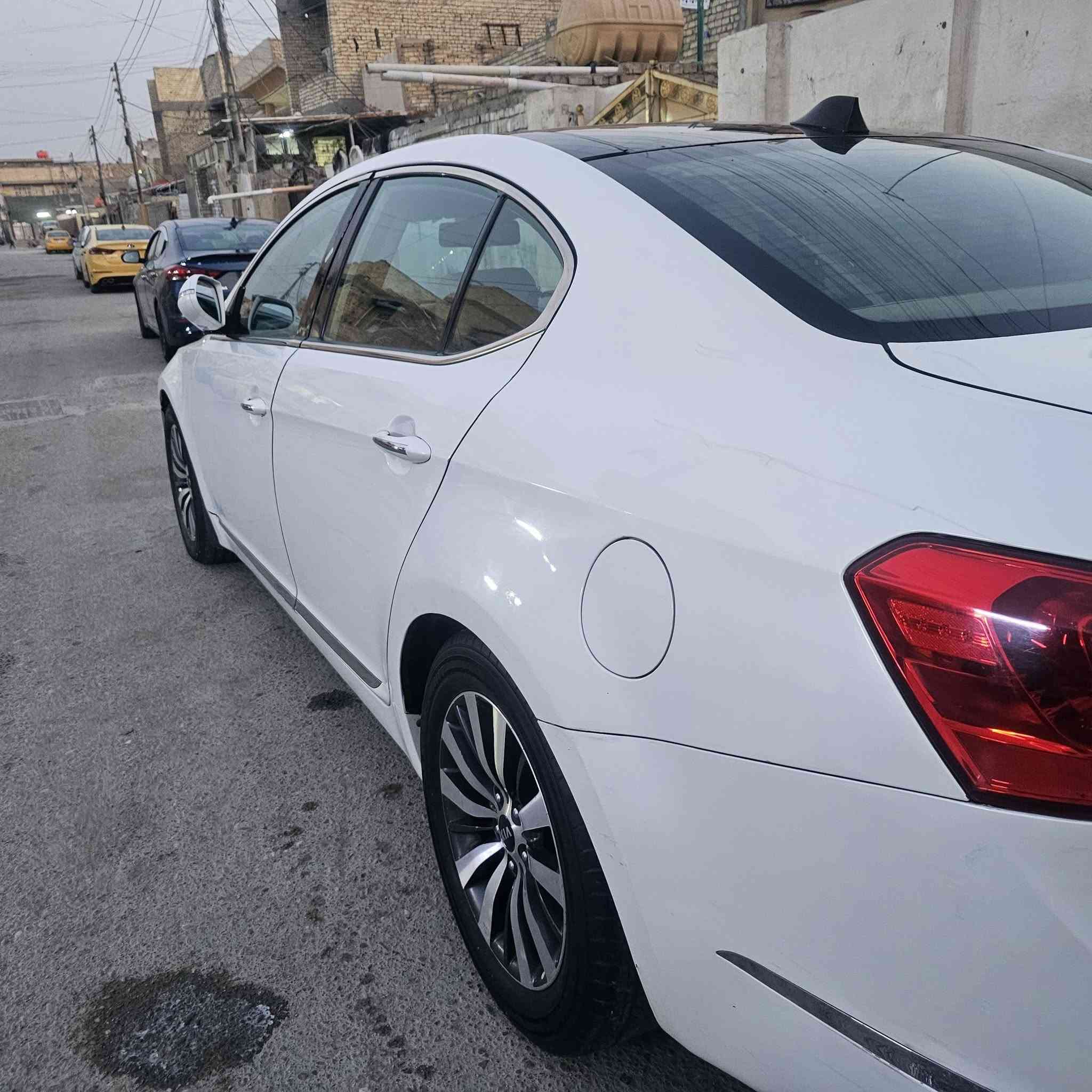 السلام عليكم للبيع كيا كادنزا موديل ١٢خليجي لون صدفي بيه ثلاث قطع سياره فول تحكم ومعروفه مواصفات الكادنزا رقم بغداد الجديد بااسمي صارت بيه خربطه وطفت كالوا كاز كيت حسب كلام أبو الراديترات  بيه الدركه طاكه جايبله دركه وماشاده موجوده السعر قفل ٨٠ ورقه اليحب يتواصل على الرقم *********** مامتواجد على الفيس او واتساب
