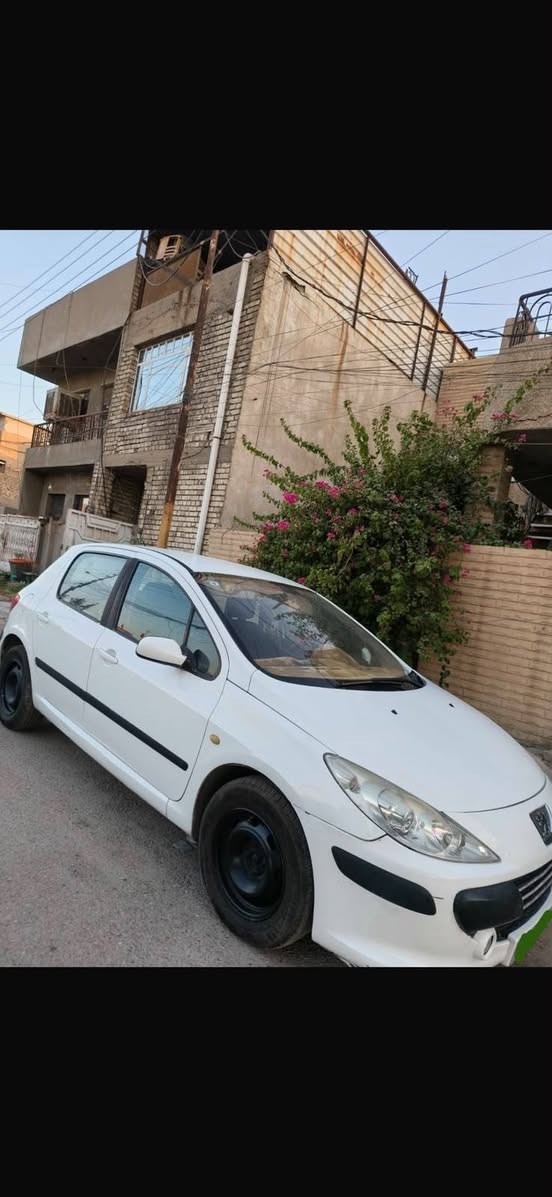 السلام عليكم
للبيع بيجو فرنسي ٢٠٠٦ رقم بغداد 

صبغ حزام بدون اي دواخل 

السيارة جاهزة من كل شي 

مكان السيارة بغداد حي الجهاد 

السعر ٥٤ ورقه بيها مجال

***********
