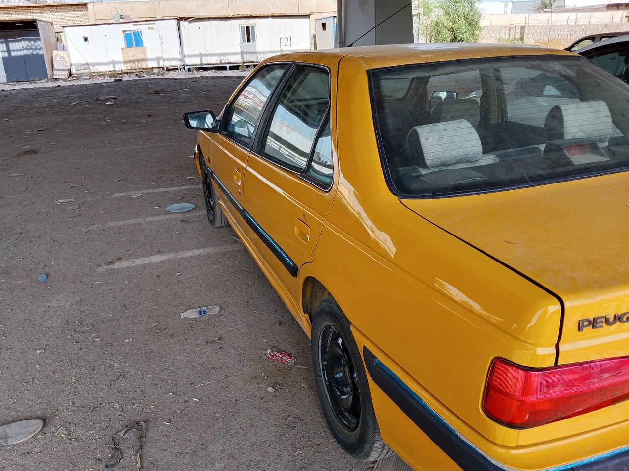 السلام عليكم بيجو بارس للبيع موديل ٢٠١٥ بغداد السيارة بسمي حلوة نضيفه مابيهه اخياس مبدل بيهه باب خلف السائق والجاملخ مصلح بس الضربه خفيفه وممشتغله تكسي السعر 42وبيهه مجال  *********** تبريد ثلج

