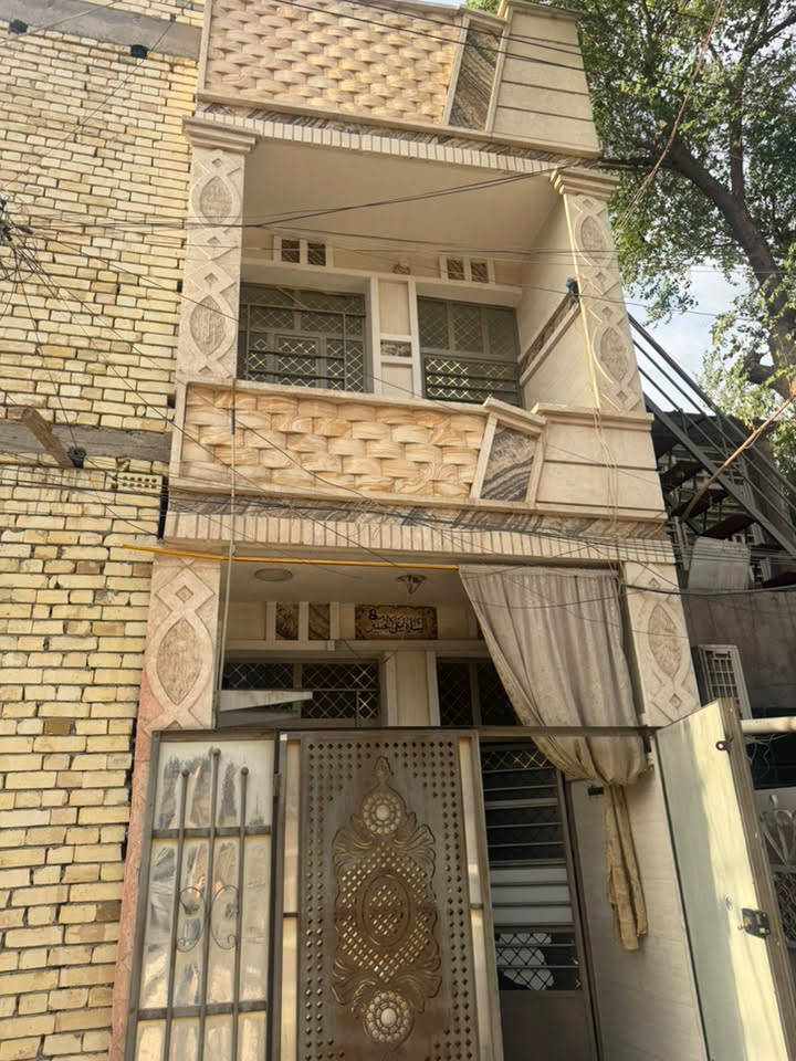 مشتمل للايجار الشعب خلف حسينيه الانصار

ستقبال وحولي وخدمات 

فوك (٢) نوم  ايجاره مناسب 

معروض بمكتب الكناني *********** 

المكتب مجاز منصه عقاري
