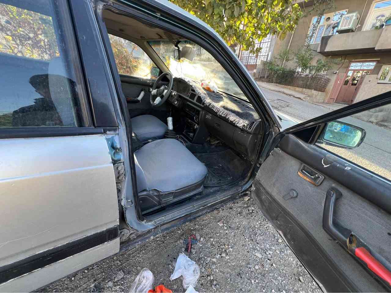 مازدا ١٢ کابلێتەر ١٩٨٩ ئاڕمی سلێمانی گێڕو مەکینەی بەشەرت گێڕ عادی هیچعەیبێکی نیە جگە لە هەنێ تەقەو رەقە ئەویش هەموی شتی بەسیتن مالی فەقیرە ١٨ گەڵاو معامەلە شوین سلیمانی 
*********** السليمانية, العراق
