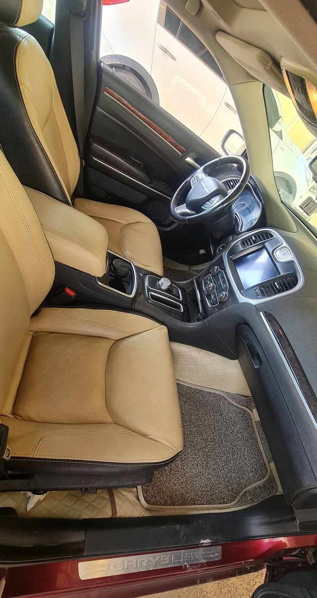 أوباما   2019  C300
الــمــواصــفـــات  فول ماعدا  الرادار 
         
رقم بغداد مشروع وطني
محرك  6سلندر
 تشغيل عن بعد
بانوراما  
استيرن تدفئة
كشنات جلد 
كاميرا خلفية 
كشنات تدفئه وتبريد 
شاشه كبيره لمس 
تحكم استيرن جهتين 
مانع انزلاق 
هيترات مري 
گير ماوس 
مكان السيارة بابل          
السياره حادثها فقط جاملغ  بدون ايرباك في امريكا 
داخل العراق فقط باب السايق شخط قوي وتم تبديله نفس اللون 
وشخط بالباب البصف السايق باقي نفسه
الباقي كله مكفول لا شواصي ولا داخل ولا لغود 
‏السيارة بأسمي
السعر ٢٢٠ وبيها مجال 
‏والاستفسار على الرقم  ‎***********
