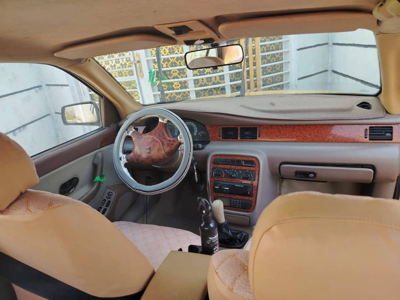 سلام عليكم للبيع سمند  السياره خير من الله نضافته فول مصفره ما عليها ربع السعر ٣٧ وبيه مجال قليل العنوان ديوانيه قضاء سومر الاستفسار ***********
