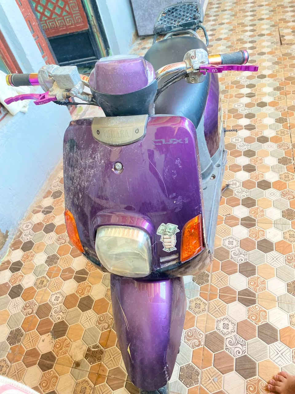 بوليسي للبيع اخذتها بمليون و١٠٠ جديده قبل سنه ونص وابيعها بسبب مامحتازها متروكه صارلها ٦ اشهر وتشتغل وكهربائيات كامله العنوان الحمزه الشرقي *********** واتساب حط السعر واذا عجبني اجيك
