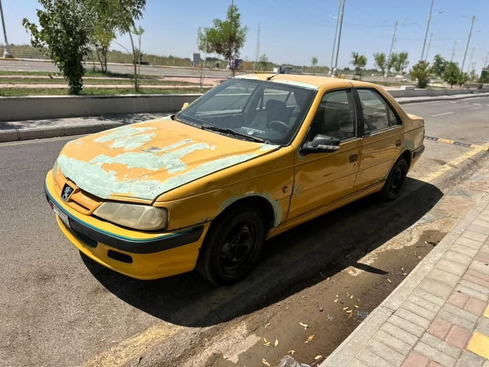 السلام عليكم
بيجو بإرص مديل ١٣ 

سيارات كير مكينه جاهز قبل فتره شادهن

تخم تاير جديد باتري جديد  سياره ما عوزه شي 

راعيه موجود بل عمارة ما اندله أبيع كوم حديد 

السعر ١٧  وبيه مجال 

مكان السيارة كوت تموز 

***********
