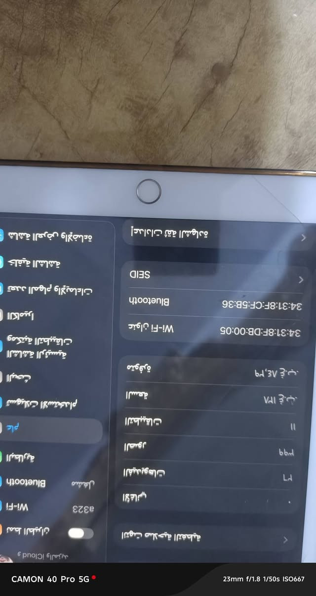 آيباد 8 • ١٢٨ • شاشة مكسورة