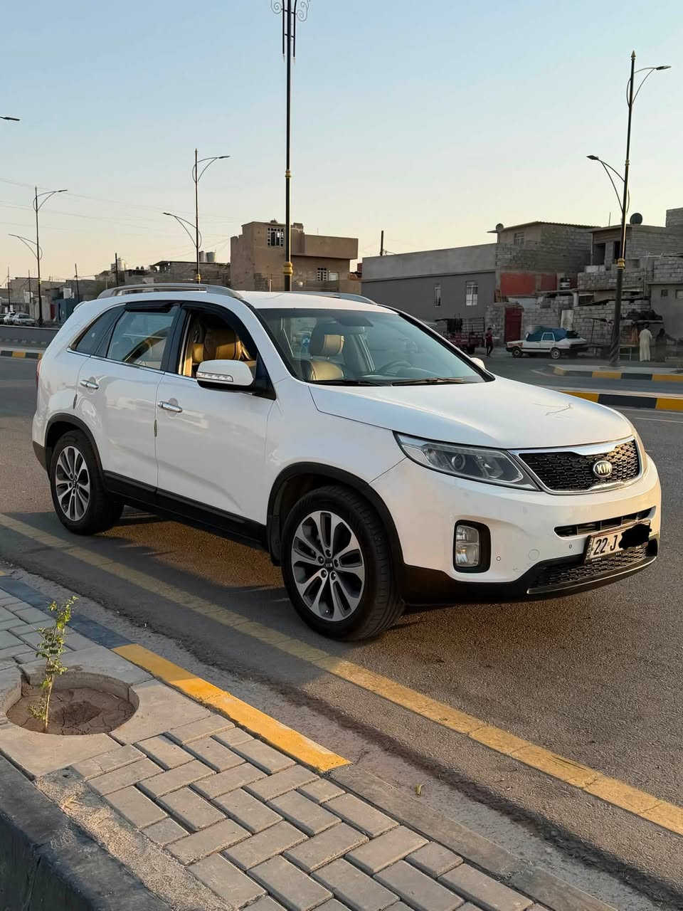 للبيع
🚗: كيا سورينتو 2015 محرك 4 سلندر كلين ونظيفة حيل

✨ المواصفات والتفاصيل:

 الموديل: 2015، وكلين تايتل ملاحظات خفيفة فقط

 اللون: أبيض ملكي، والسيارة مثل ما واضحة بالصور صافية ومضبوطة.

 المحرك: 4 سلندر، اقتصادي بالبنزين وعزمها حلو ومناسب

 القطاع العائلي: 7 راكب (3 رتب مقاعد)، كشنات نظيفة وتكفي العائلة كلها.

 التبريد: تبريد مركزي 3 قطع .

 الكماليات: رنجات أصلية، حساسات خلفية، إشارات بالمرايا، كشافات ضباب، وباقي المواصفات المعروفة.

📌 السيارة جاهزة هزة بشهر التاسع تسقط والسنوية جديدة 2025 السيارة باسمي وشرط التحويل 

💵 165 وبيها مجال

للاستفسار أو المعاينة أو على أحد الأرقام التالية:

 📞 ***********

 📞 ***********

📍 المكان: الموصل-حي القدس
