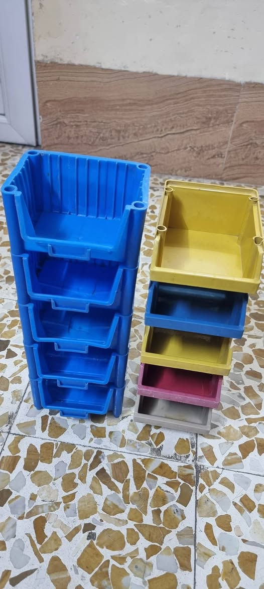 سبورة الطول مترين ونص ٢٥٠ سم
الارتفاع ١٢٠ سم 
يكتب عليها على الوجهين 
#السعر ١٥  الف
حاوية براغي العدد ٢٠ قطعة سعر القطعة ٧٥٠ دينار 
#موصل_حي_الانتصار
