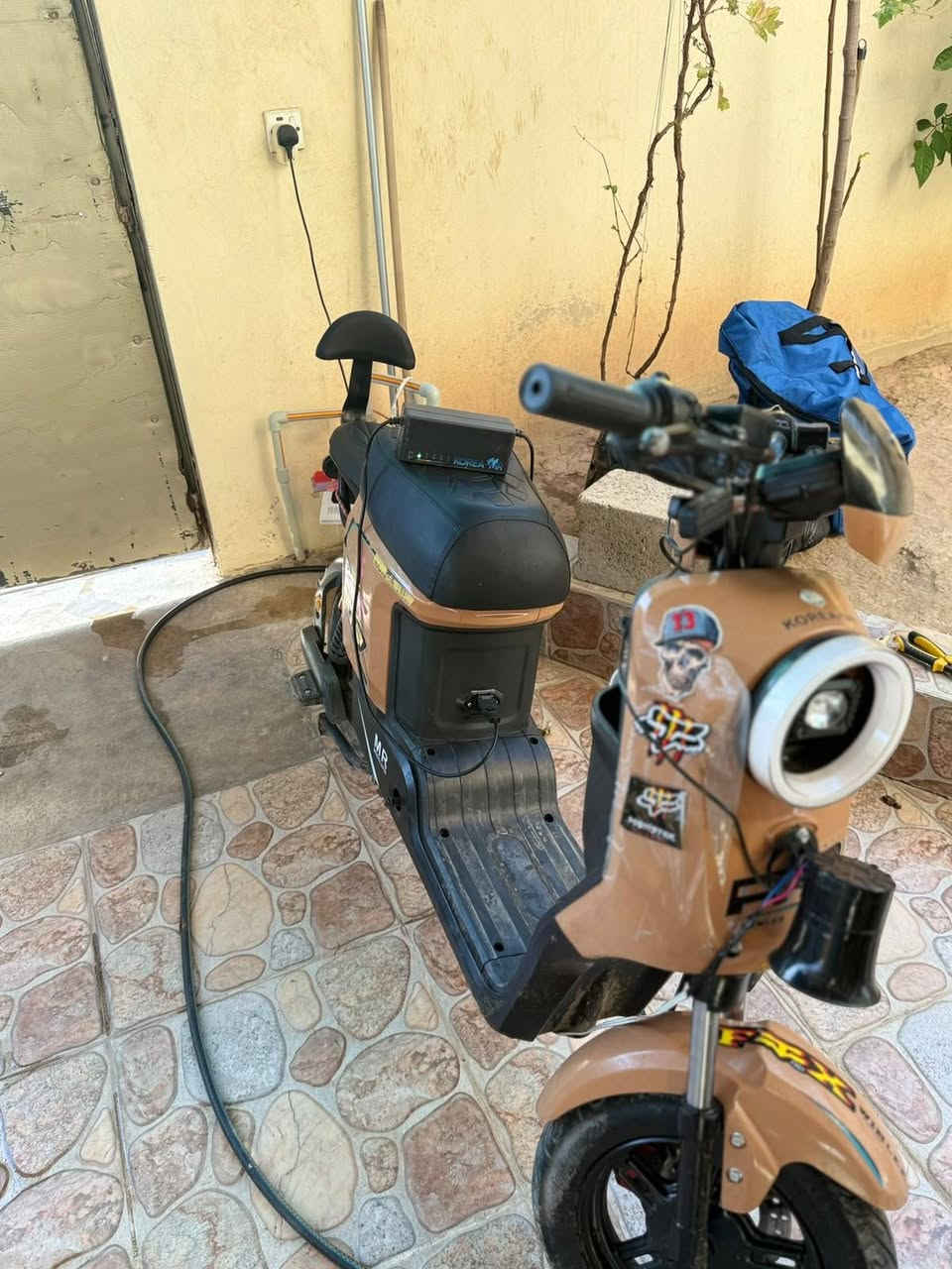 🛴دراجه  لل بيع نوع R9جديده صارلي2شهرين مشتريها وا اي عيب ما بيها وا خمس بطاريات جديد34امبير وا سعر 475وا بي مجال عنوان :كركوك. والي شراي يرسلني خاص لو وتساب رقم:***********♥️
