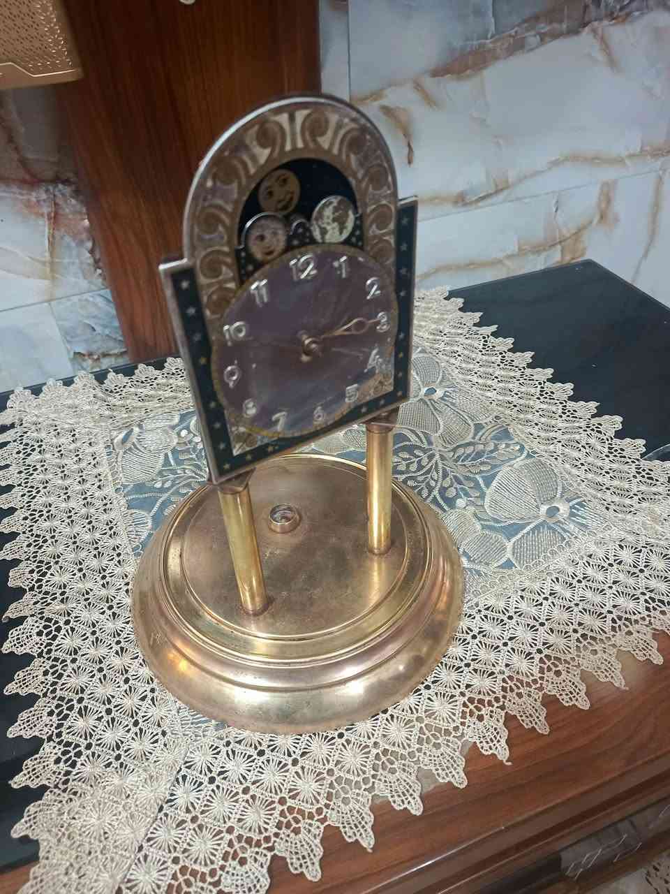 السلام عليكم
ساعه صنع الماني قديم اصلي مجيمه
السعر ٧٥ 
المكان الكريعات مقابل مطعم البلام العائلي
موبايل ***********
لانرد علي التعليقات فقط الاتصال

