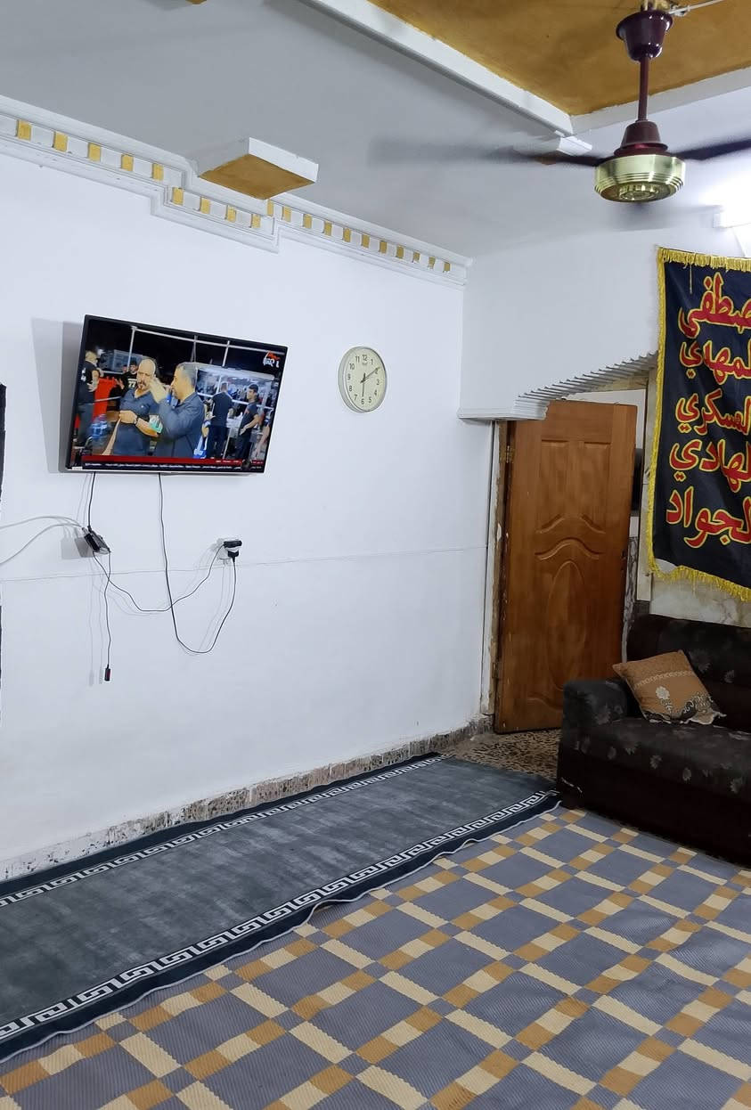 دار للبيع مساحه ٩٢متر الشعب الشارع مقابل الاطفاء من جهة الشعب مقابل حسينية المصطفى من جهة حي اور شارع ٢٠ بناء قديم ينسكن طابقين السعر ١٩٠  هاتف ***********
