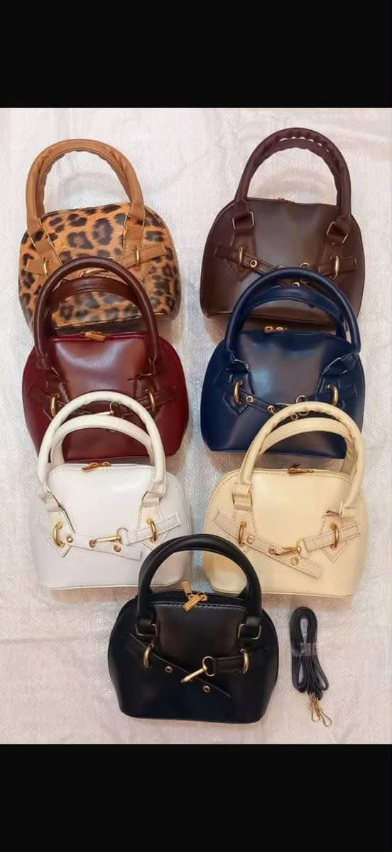 👜✨ أناقة تكمّل إطلالتك!
حقائب نسائية بتصاميم أنيقة وعصرية، تناسب كل ذوق وكل مناسبة 🤍
اختاري حقيبتك المفضلة وخلي تفاصيل إطلالتك تحكي عنكِ ✨
💫 موديلات مميزة
🎀 ألوان جذابة
👜 عملية وأنيقة
📩 للطلب والاستفسار راسلونه خاص او على الواتساب 
#حقائب_نسائية #شنط_نسائية #حقائب #شنط #اكسسوارات_نسائية #العراق
