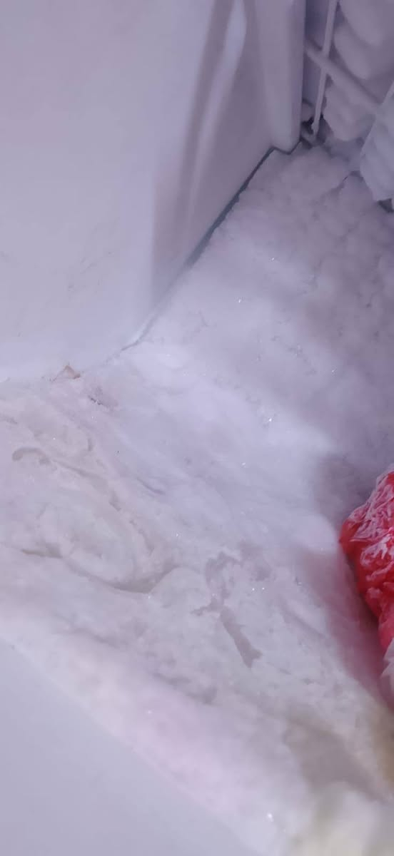 السلام عليكم عندي هاي الثلاجة والبراد للبيع نضيفات عنوان الشعب شارع الصحه للتواصل +964 777 564 9564
