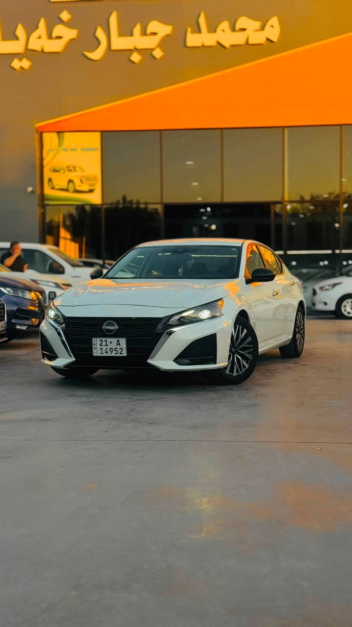 حادث خفیف و مرقم 🔥
.
Nissan Altima - 2025 
.
مواصفات SV 
.
سیارە ماشیە ٢٨ الف میل 
.
حادثە شویە صبغ من بنید و بارد الصغیر من جاملغ .
.
***********
