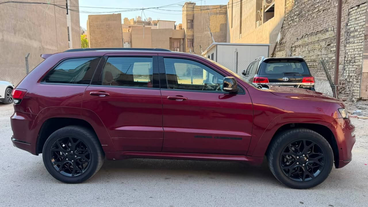 جيب كراند شيروكي لمتد S رادار .
الموديل : 2021 . (خليجي) . 
المحرك : V6.  3.6L .
العداد :    61 الف مايل
السعر : 310$ 
رقم الهاتف : *********** 
مكان السيارة : بغداد 
 * رادار مع مانع تصادم امامي .
