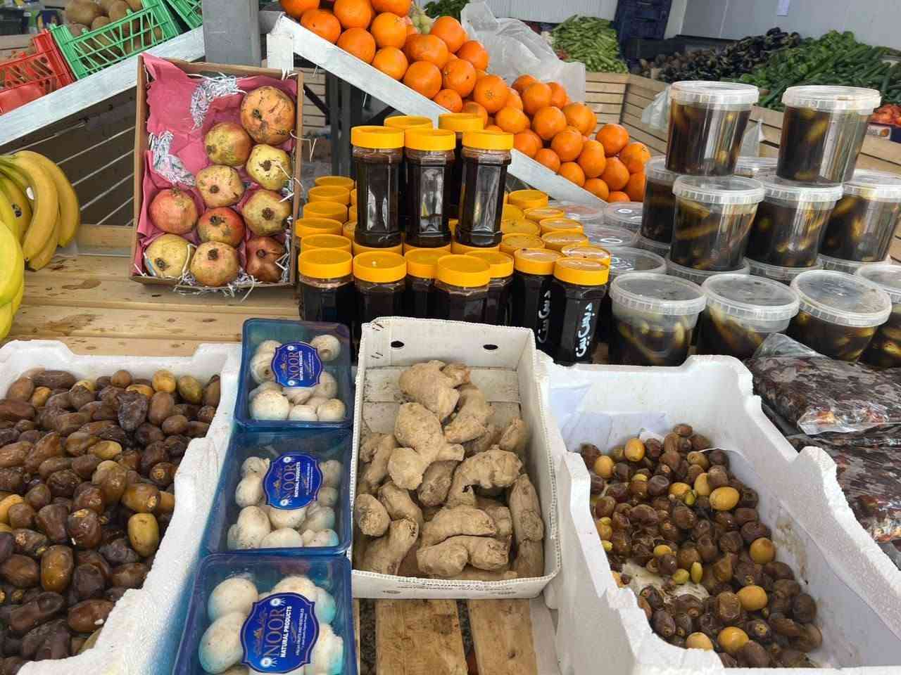 (بسم الله الرحمن الرحيم )
         اسعار يوم الخميس 
 واتساب رقم التوصيل 
***********
عروض اليوم
،،،،،،،،
ركي عراقي احمر وحلو الحكه ب3🍉
اسود 🍆عراقي 500   ، 2 بالف
طماطه 🍅 عراقي 3ب 2000
خيار  عراقي ب 1000
بصل اصفر عراقي🧅 ب1000
بصل اخضر  ب1000
بصل ابيض كرستال 750
بطاطا عراقيه درجه اولئ ب1250
شجر شمالي  ب  1000
لهانه بيضه + حمره ب 1000
خس قطعه  ب1000
فلفل 🫑 بارد درجه أولى ب 1000
فلفل مزحلق ب 1500
فلفل حار🌶 ب 1500
شوندر ب 1000
قرنابيط  ب 1500
فاصولياء ب 2500
لـوبـياء عراقيه ب 1500
بامـيه 3000
ثوم شريط🧄 ب 1000
ثوم وزن🧄 ب 3500
الفواكه،،، 
رقي حمرين ب 750 حكه 3000
تـمر برحـي ب 2500
تمر عمراني ب 1500
تمر برحي خلال ب 1500
تـمر خستاوي كيس ب 1500
عنب حلواني 1250
موز درجه اولئ  🍌ب 2000
خوخ مسكي عسلي 🍑ب1500
فطر علبه ب1500
رمـان مصري ب 1250
رمان يمني ب 3000
كـيوي درجه اولئ 🥝ب 1500
كيوي علبه 1000
اللوو  اسود 1250
عنجاص دموي ب 1000
تفاح سكري1500
تفاح أصفر🍏 1250
تفاح احمر🍎 1250
عرمـوط🍐  ب 2000
لالنكي تركي 1500
برتقال مصري درجه أولى ب1500
ليمون اخضر سوري ب1000
ليمون إفريقي 🍋 1500
دبس مال بيت مرتب شيشه ب 2500
طرشي بيت درجه والئ ب 2500 
خضرة َ
سـبانـغ باقه كبيره 2500
  مشكل 10  َ 1000
سـلك بـاكـه 1000
شبنت باقه 500
علوة الطائي للخضار والفواكه الطازجة
