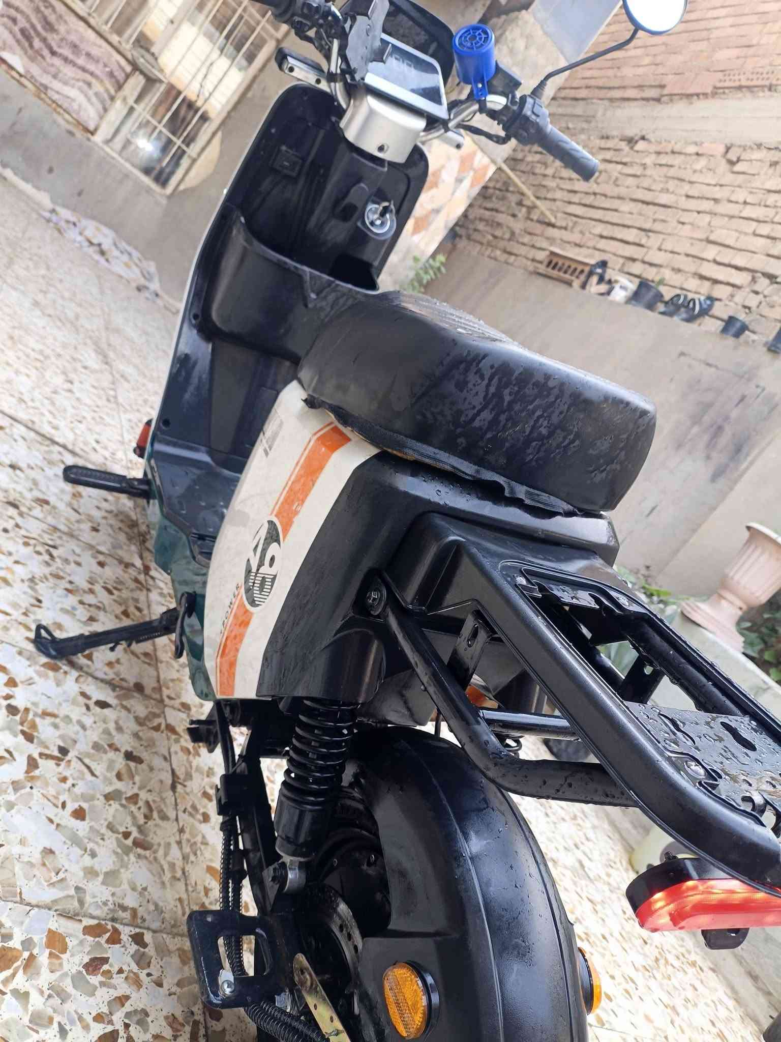 سلام عليكم دراجه شحن A8نضيفه   بريك دسك جدد سرعتها75نضام ال4سرع 5باتري 60فولت بيها بك بيها نضام  مانع انزلاق بريكات امامي وخلفي شغال دبل رياضي مال ماكس عدله كهربائيات كلها شغاله سعر325وبيها مجال بسيط مكاني حي الجهاد بغداد ستفسار ***********
