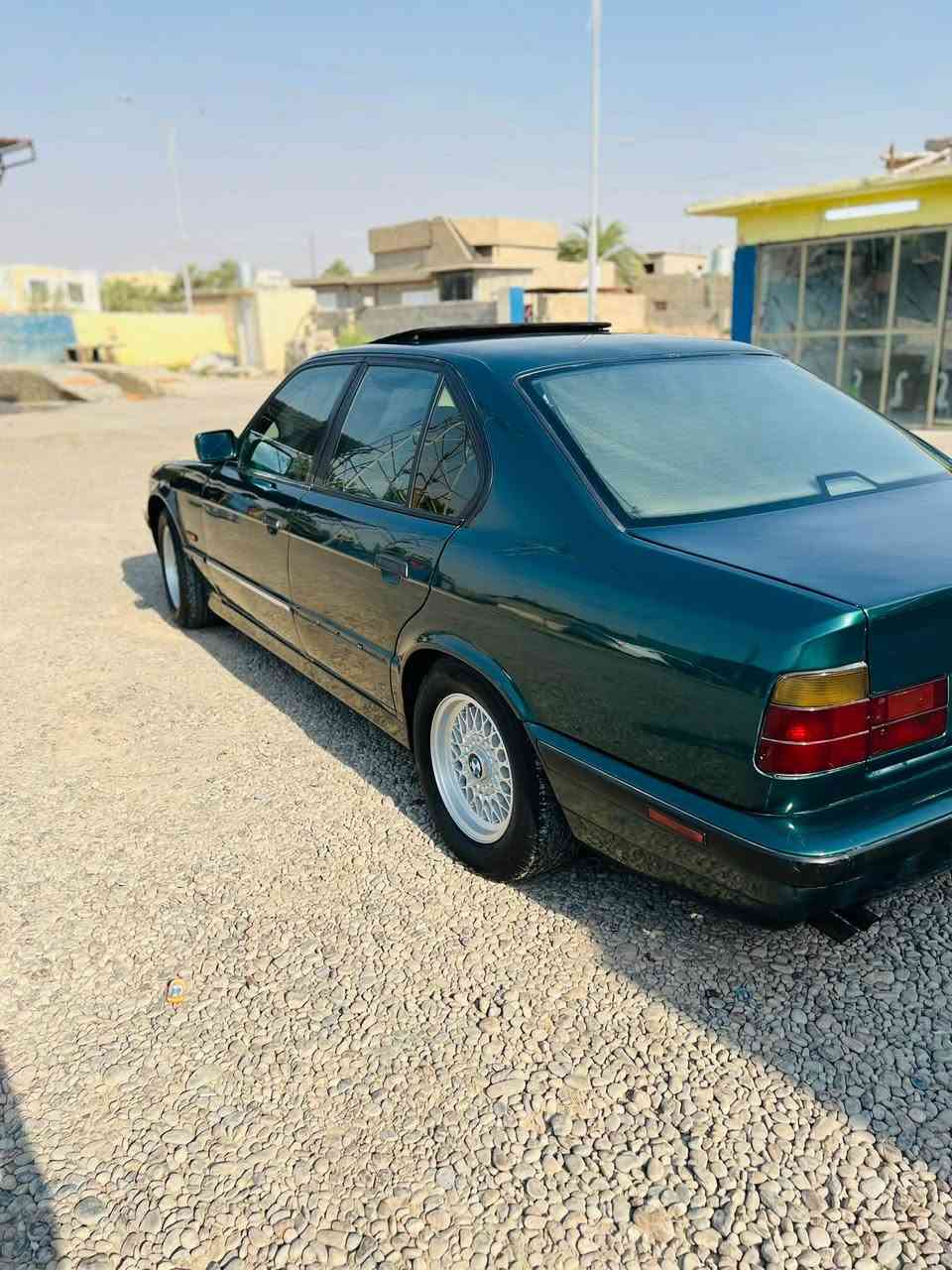 السلام عليكم للبيع بي ام موديل 1991حجم 525 محرك 528دبل فانوس رقم نينوى بأسمي سياره مصبوغه عام شرط لا ضربه ولا تبديل تبريد شغال كهربائيات كلها شغاله سياره ماعايزها كلشي السعر 60وبيها مجال قليل للشراي يرهم مراوس بسياره حديثه وانطي فرق اقصاط الاستفسار عل رقم *********** متواجد واتساب المكان صلاح الدين قضاء العلم ملاحضه الخاص مغلق
