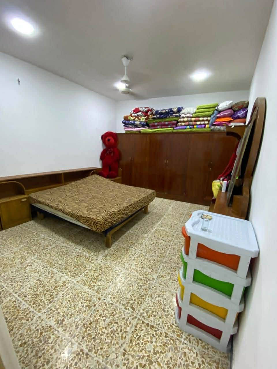 بيت للبيع مساحه ١٠٠م مربع طابو زراعي 25قرار محكمه  موقع الزعفرانيه مجاور الامانه تبليط شارع شيخ مناف

لبيت طابقين البناء طابوك 2026 فقط البيتوته بلوك

طابق الاول يحتوي على 

استقبل مطبخ  صاله حمام داخلي وحمام خارجي

غرفه نوم منور 

الطابق الثاني يحتوي على غرفتين نوم وصاله وحمام غير كامل الحمام

التواصل ***********وتساب
