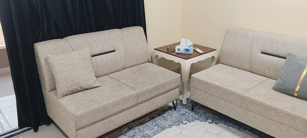 للبيع حط سعرك وتعال اخذهن حجم الشاشه 55 
***********
