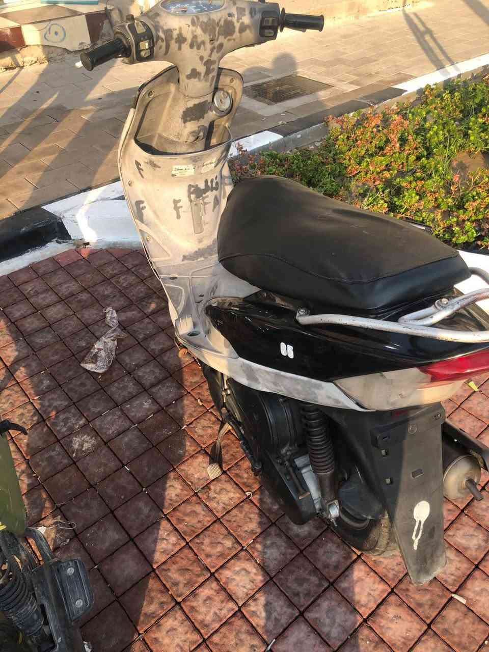 سلام عليكم دراجه ماكس قچمه للبيع نضيفه الاخر حد ما صارلهه فوك السنه من نازله رمبه كهربائيات كلهه شغاله دراجه ما مفتوحه  الدراجه بيهه الويل الخلفي عواج قلييل فقط الاستفسار *********** مكان بصره حيانيه موسى الكاضم السعر 725 وبيهه مجال حگ الجيه
