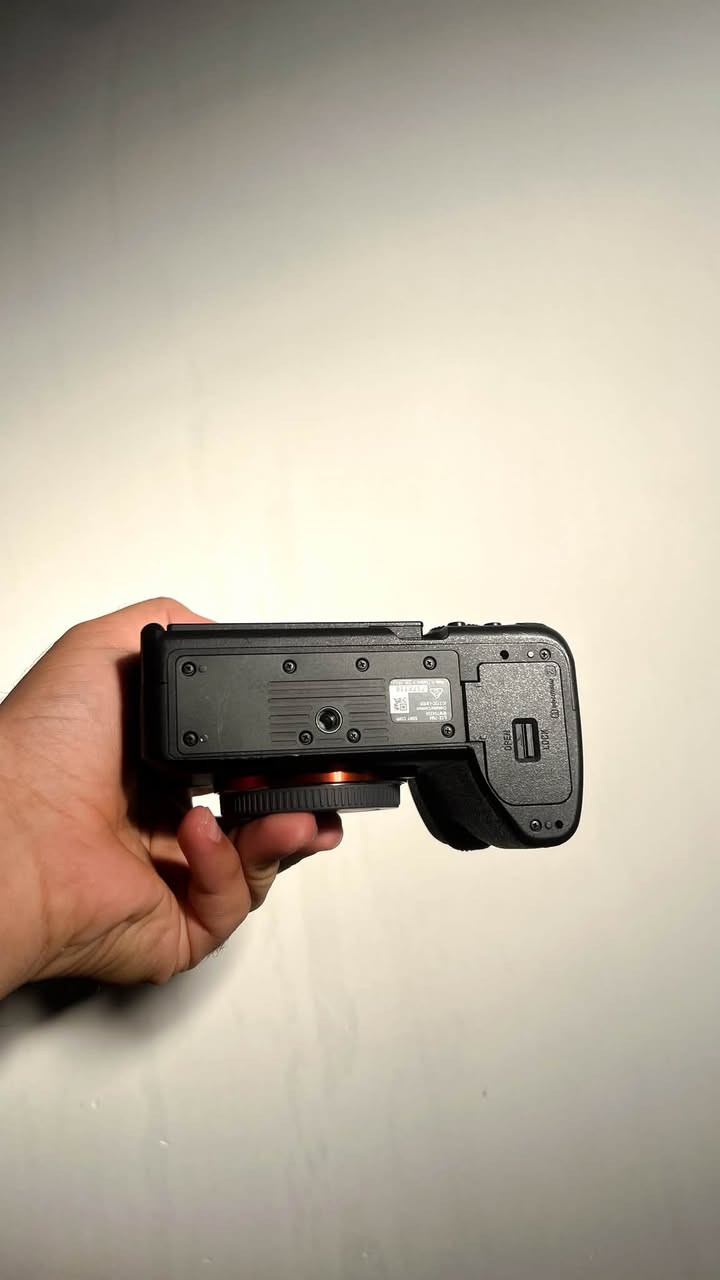 Sony a7 iv
بدي فقط ونظافة ١٠٠٪؜ شرط الفحص والضمان

ملحقات الشركة كاملة مع بطارية اصلية وشاحنة

شتر ٧ كي مثل ما موضح بالصورة👇🏻

للاستفسار راسلني او اتصل ***********
