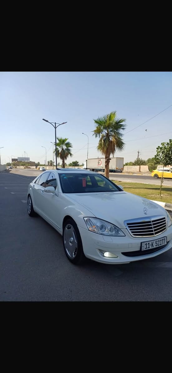 سلام عليكم
مرسيدس s350      
2006 بلاد ما محدث 
سياره كامله مكمله كل نقص مابيهة 
بأسمي تحويل ثاني يوم تستلم سنويه 
فول مواصفات 
بوب شفط اربعتهن 
جنطه شفط 
برده خلفيه 
عليهة ويل مايباخ وتخم تاير كونتنكتر رن فلات صارن ب16 ورقه 
واكو بعد مواضفات هواي جنايه المرسيدس يعرفون
ترايك من زاخو للفاو
السياره مصروف عليهة وكلش حلوه ونضيفه 
بيهة رقم مميز كلش حلو 
السياره بيهة قطعتين رش فقط اثر شخوط وبيهة شبر بارد بهلال الجاملغ 
ممشى السياره 205 الف 

السعر 178 وبيهة مجال 
***********
وسيم الجبوري
