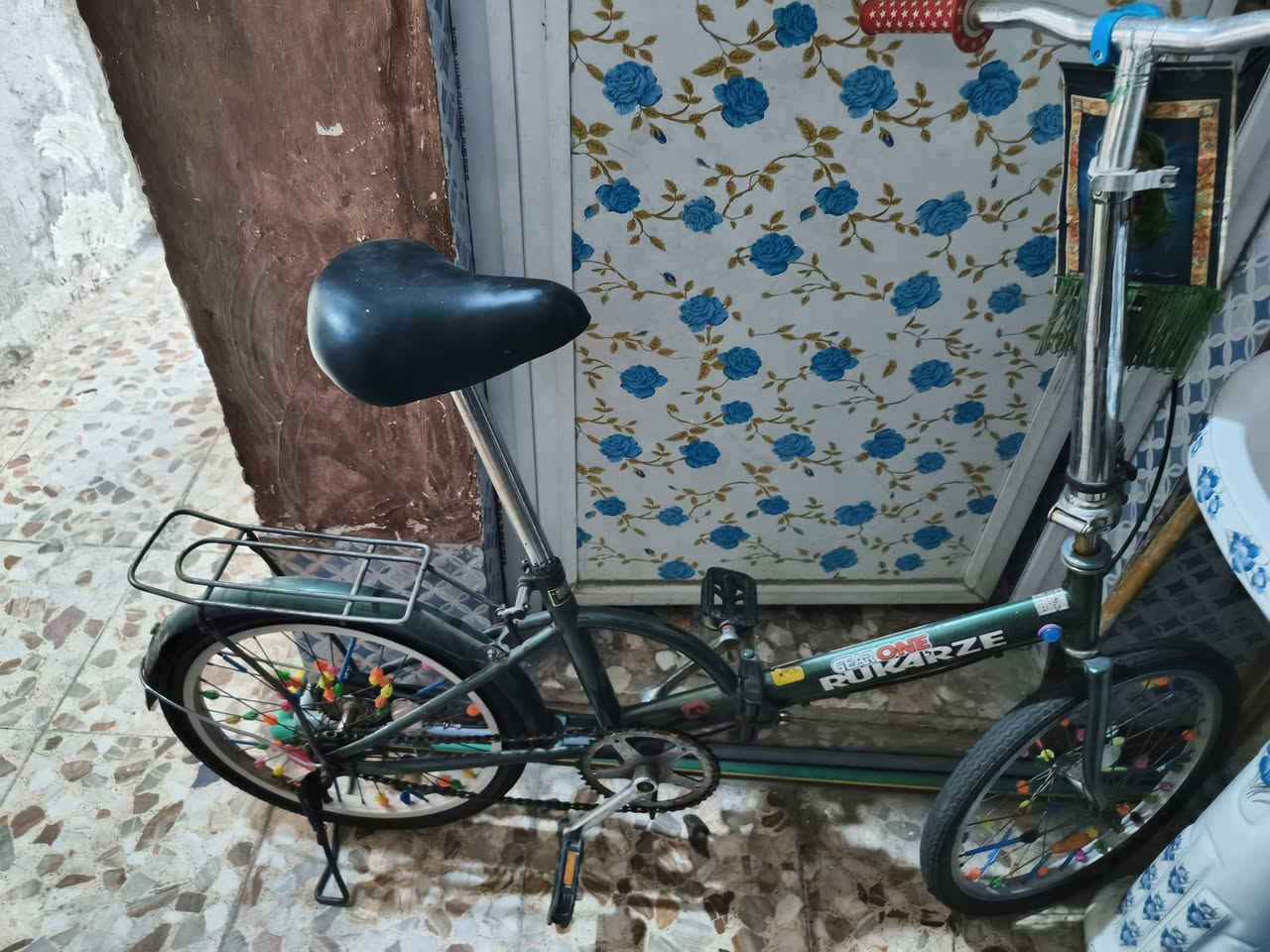 بايسكل للبيع كلشي مابي مكفول
بس بي نقص جوب الخلفي مزروف ما اعرف شبي
السعر 35قفل 
الرقم ***********فقط واتساب
