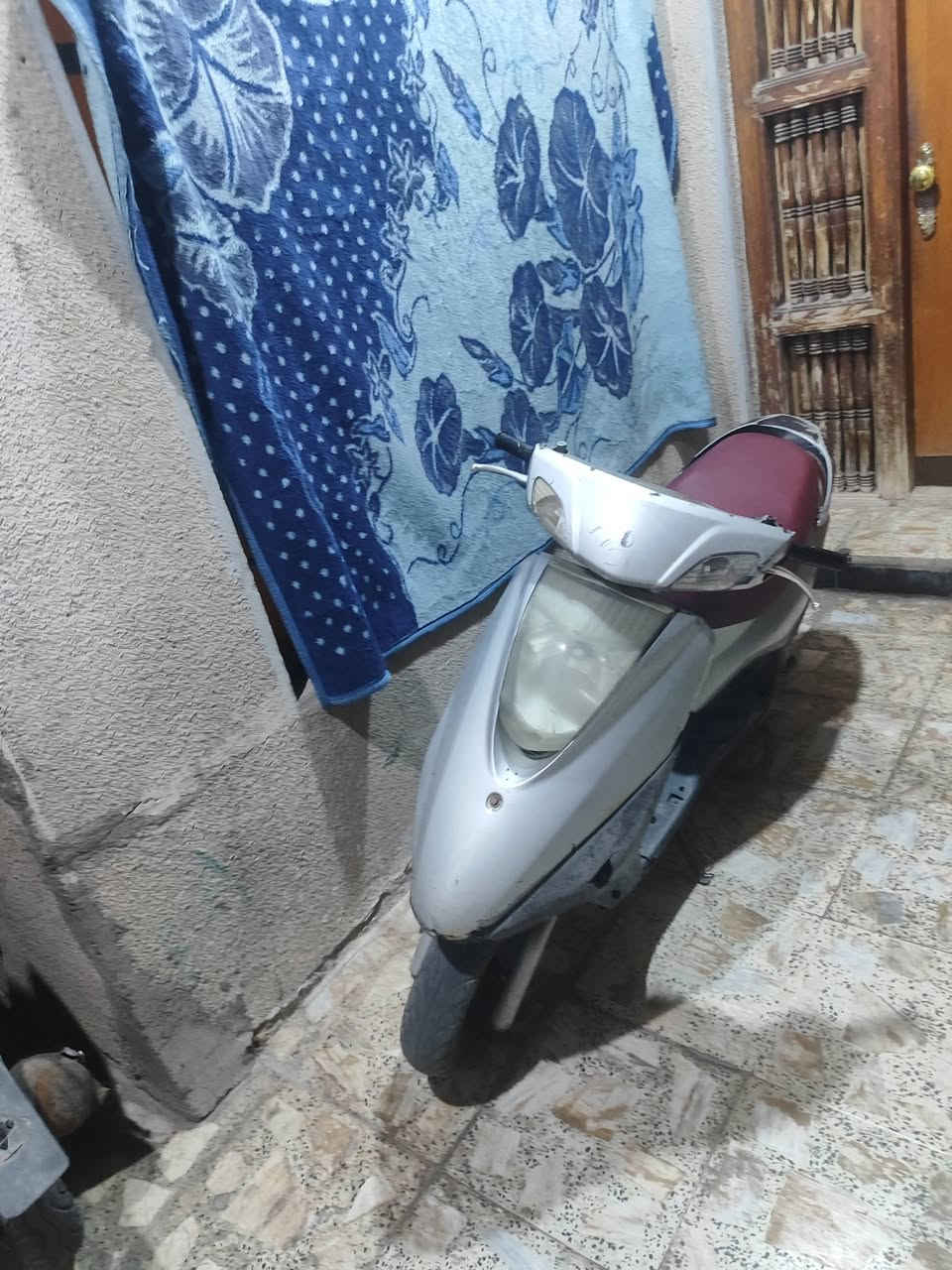 سلام عليكم بريز لايت ناصي كامله نضيفه بيهه ملاحظات قليله السعر 400وبيهه مجال قليل مكاني بغداد الحريه الثانيه  وهذا رقمي ***********
