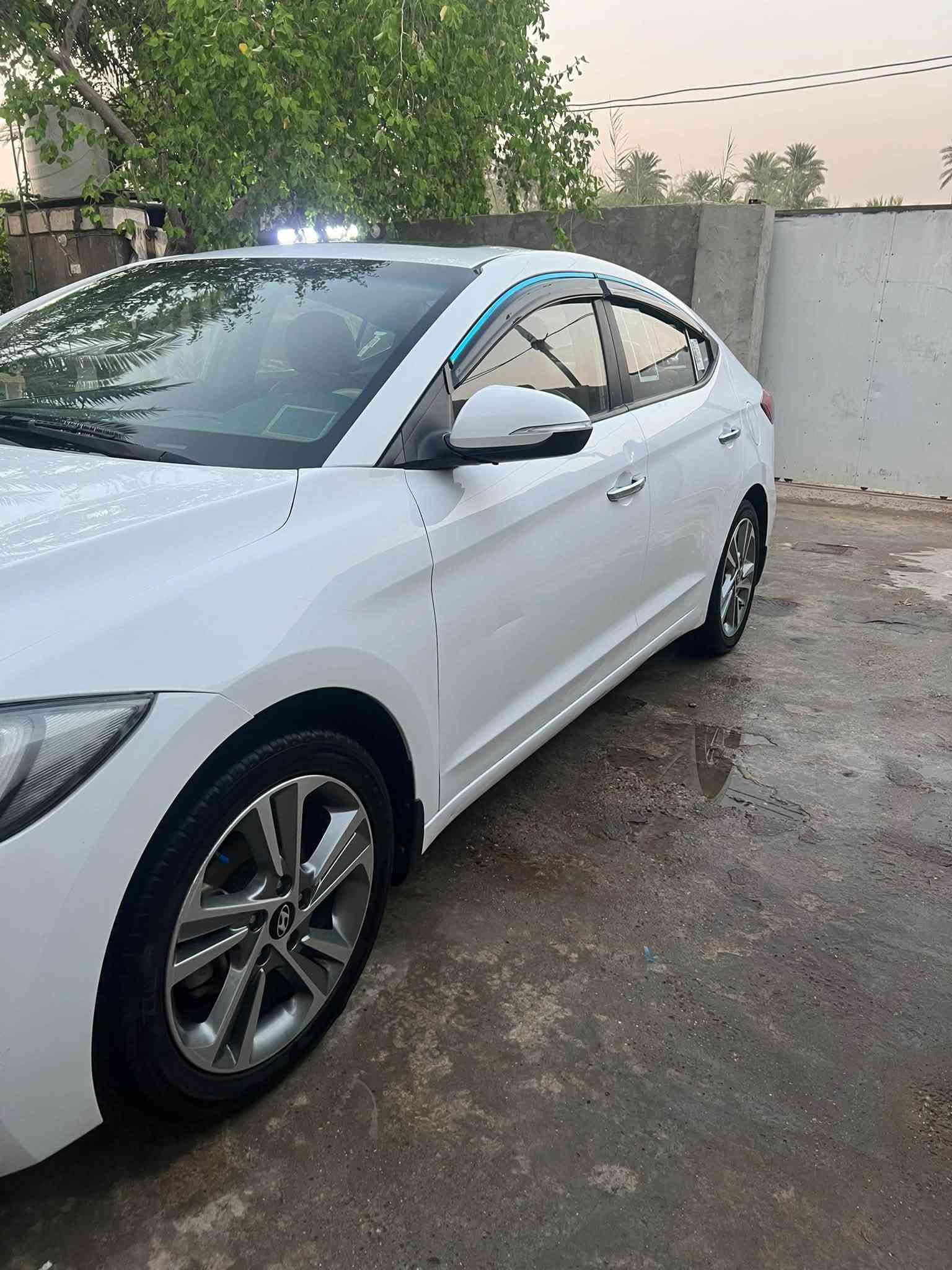 سلام عليكم 
النتره 2018 خليجي
(رقم بغداد انكليزي) بسمي تحويل مباشر 
ماشيه (80)
فول مواصفات 1/1
فتحه سلايت 
شاشه كبيره 
مري شفط 
تحكم ستيرن 
كاميرا خلفي 
تبريد قطعتين
اشاير بل مري 
ترحيب +حساسات 
يدات نيكل 
سياره جديده بمعنى الكلمه 
 (سياره مكفوله كفاله عامه )
السعر(143) وبيه مجال 
مكان السياره (كربلاء طويريج) 
رقم  ***********
