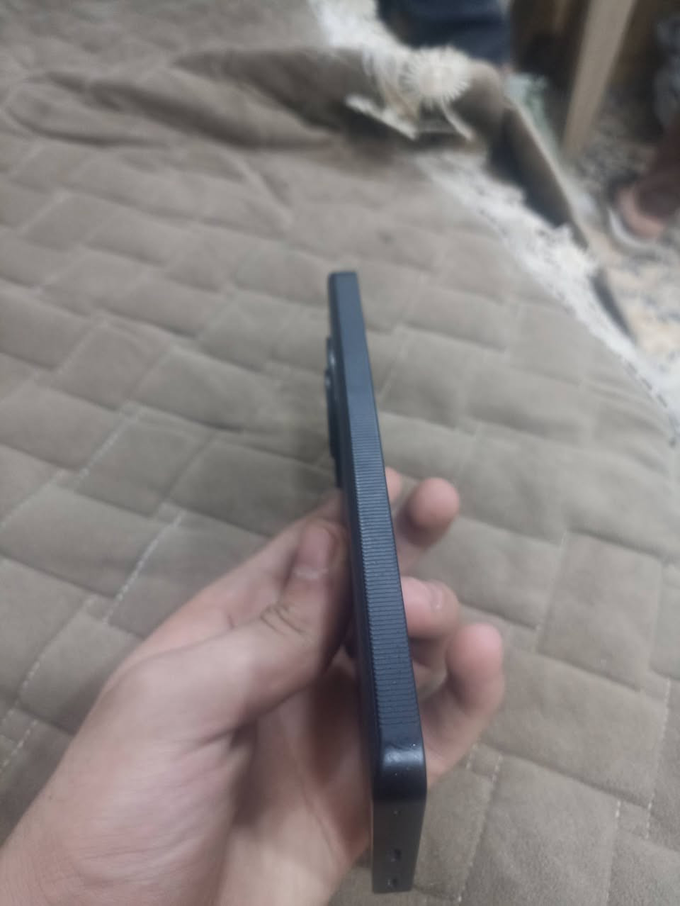 🔥 للبيع: الوحش الالماني 🇩🇪 LEITZ PHONE 3 من شركه Leica العالمية 🔥
إذا تدور عن قمة الفخامة والتصوير الاحترافي مع أداء ألعاب مرعب، هذا الجهاز إلك!
✨ المواصفات والمميزات:
 * كاميرا أسطورية: بمستشعر 1 إنش عملاق بتطوير شركة Leica الألمانية للصور والعدسات، ينطيك ألوان وتفاصيل خيالية.
 * أداء مرعب بالألعاب: يشغل لعبة Delta Force على 120 FPS (فريم) بكل سلاسة وبدون أي تقطيع!
 * الذاكرة: 512 جيجابايت (مساحة ضخمة لكل ملفاتك وألعابك).
 * النظافة: 95% أو أفضل (جهاز نظيف جداً وقريب للجديد).
💰 السعر: 400 ألف دينار.
📞 للتواصل والاستفسار:
***********
(التواجد والأسبقية للمشتري الجاد)
