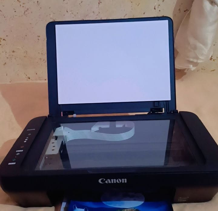 للبيع طابعة Canon PIXMA MG2540S
‏السعر: 60,000 الف
‏المواصفات:
‏🔸 النوع: طابعة + ماسح ضوئي + ناسخة 3x1
‏🔸 الموديل: Canon PIXMA MG2540S
‏🔸 الطباعة: ملون + اسود 
‏🔸 الاتصال: USB 
‏🔸 احجام الورق: A4, A5, 10x15 سم للصور
‏🔸 دقة الطباعة: لحد 4800 x 600 dpi - طباعة صور فوتوغرافية واضحة
‏🔸 سرعة الطباعة: 8 صور/دقيقة اسود ، 4 صور/دقيقة ملون
‏🔸 مثالية لـ: الطلاب ، المكاتب الصغيرة ، طباعة الواجبات والصور والبطاقات
‏
‏السعر نهائي: 60000 
‏المكان: العمارة
‏للتواصل: [‪***********‬] متوفر واتساب
