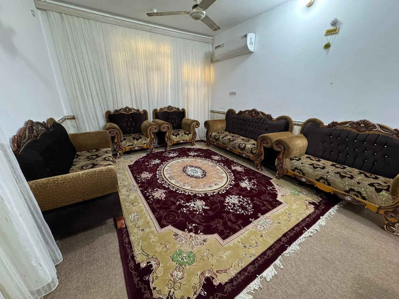 *تخم 10 نفرات نظيف*
*السعر 350 وبيه مجال *
*النجف - المكرمة - شارع الطاقة*
************
@إشارة
