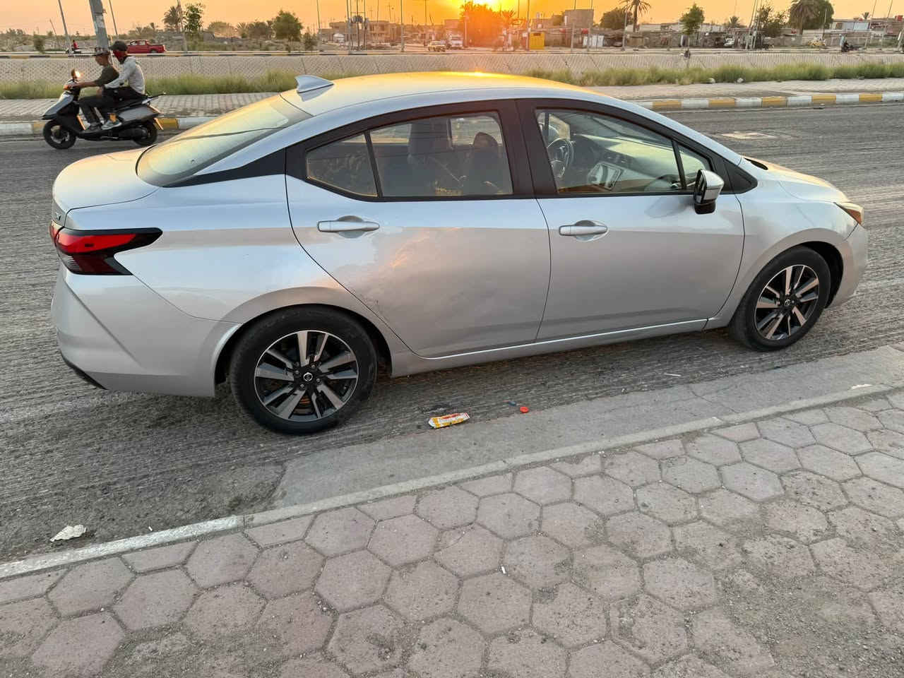 فيرسا 2021 SV

سونار موجود 

داخل وخارج كلش نظيفة 
كلش قتصادي

نضامين قيادة
عادي + سبورت 

بصمه

تحكم ستيرن 

شاشة تدعم كار بلي

كامرة خلفية 

كروز سرعه

حساسات خلفيه

مانع اصطدام

تحديد مسار

مانع انزلاق

تحكم امرايات جانبية
مكينه كير جاهزه من
رقم واسط سياره معوقين بعدلها  سنه وينفك الحجز 

للبيع او مراوس 
مكان السياره بالكوت
***********
