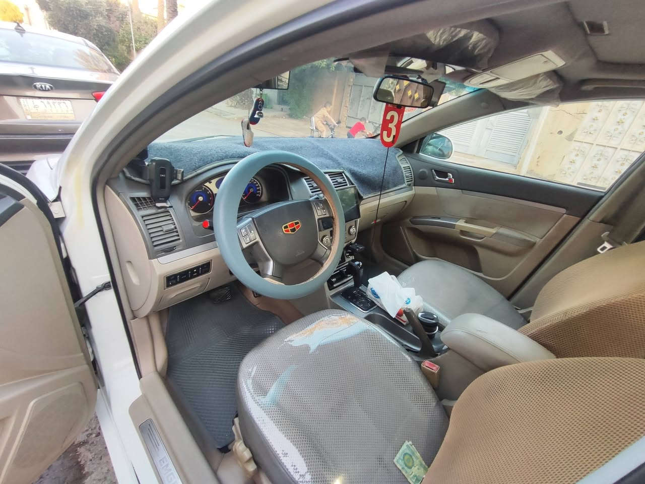 السلام عليكم
مكان السيارة حي الجامعة 
التفاصيل ***********

