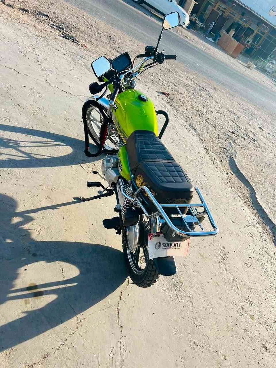 السلام عليكم دراجه موديل ٢٠٢٤دراجهً 200s عل أيدي دراجه كلش نضيفه مبدل بيه فقط ويل امامي الباقي مكفول من كلشي الدراجه سعره 850وبيه مجال مكاني بغداد التاجي 
***********
***********
