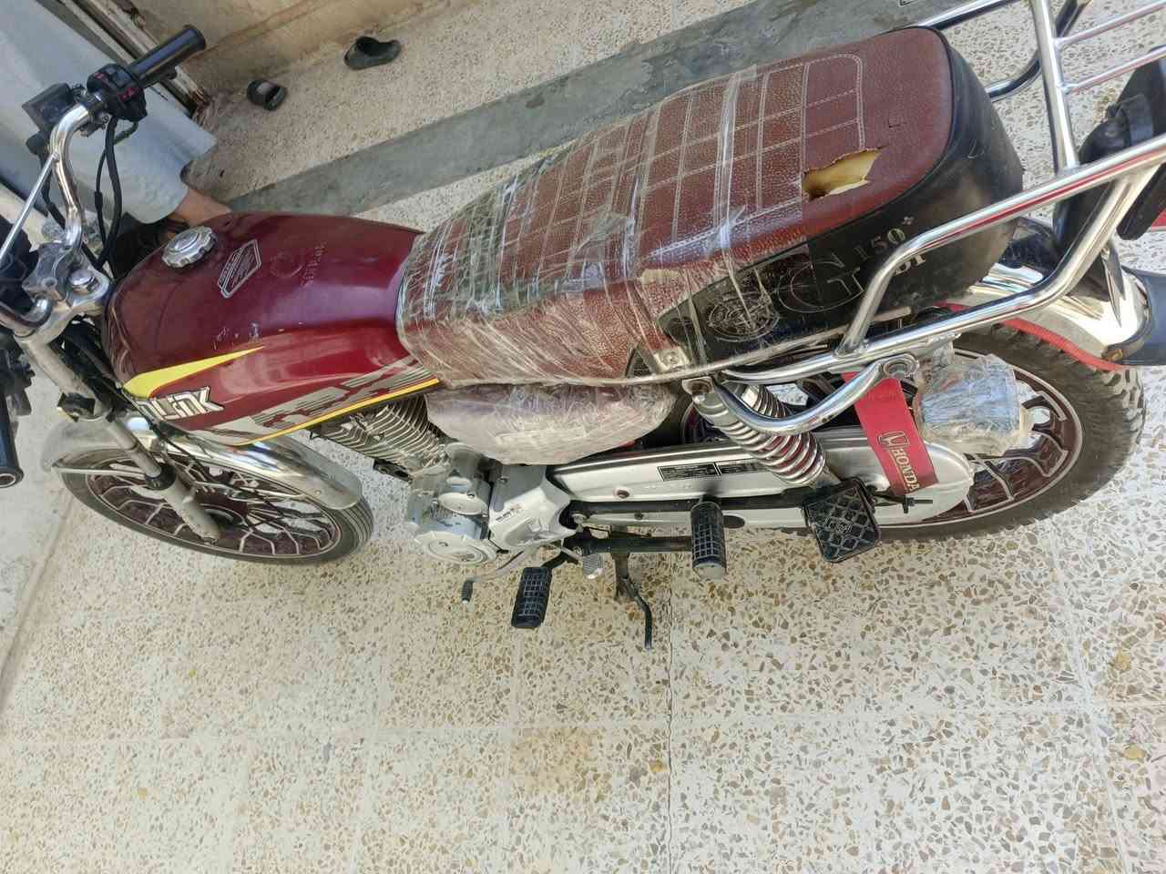 السلام عليكم شباب دراجة سيفان 5 كير للبيع موديل 2024 نضيف يخبل بس المحرك شوية حارد موضح بلصورة السعر 500 وبي مجال ***********

